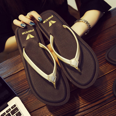 Γυναικείες σαγιονάρες με λεπτά δερμάτινα λουράκια