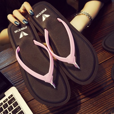 Γυναικείες σαγιονάρες με λεπτά δερμάτινα λουράκια