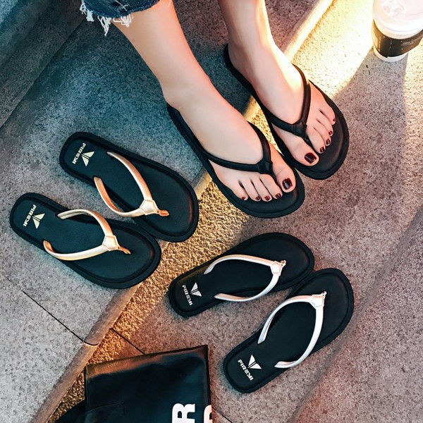 Sieviešu flip flops ar plānām lencēm no eko ādas