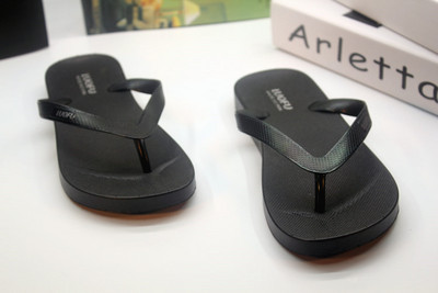 Casual ženske papuče kroz prste - u više boja