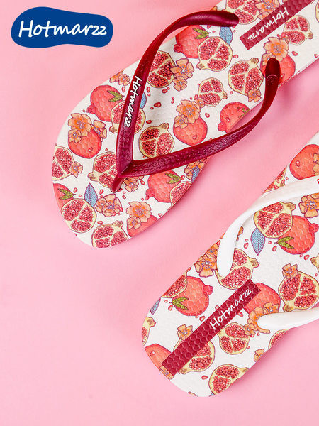 Ležerne ženske japanke između prstiju