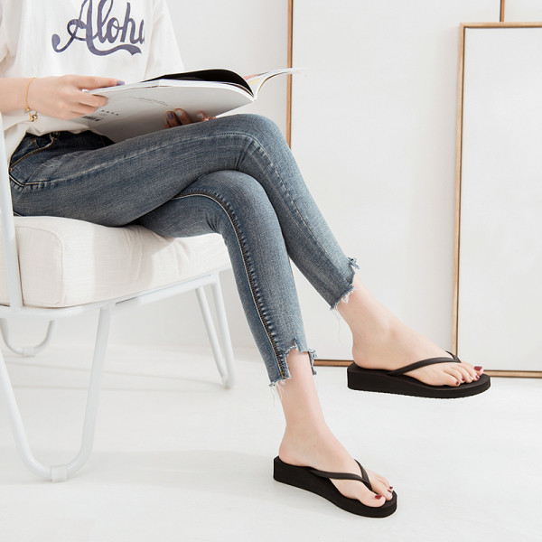 Γυναικείες σαγιονάρες  με λεπτά λουράκια