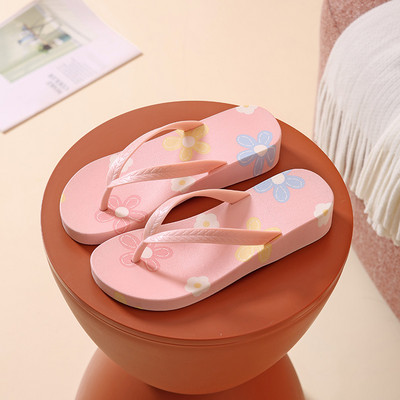 Γυναικείες παντόφλες για το καλοκαίρι με λουλούδια