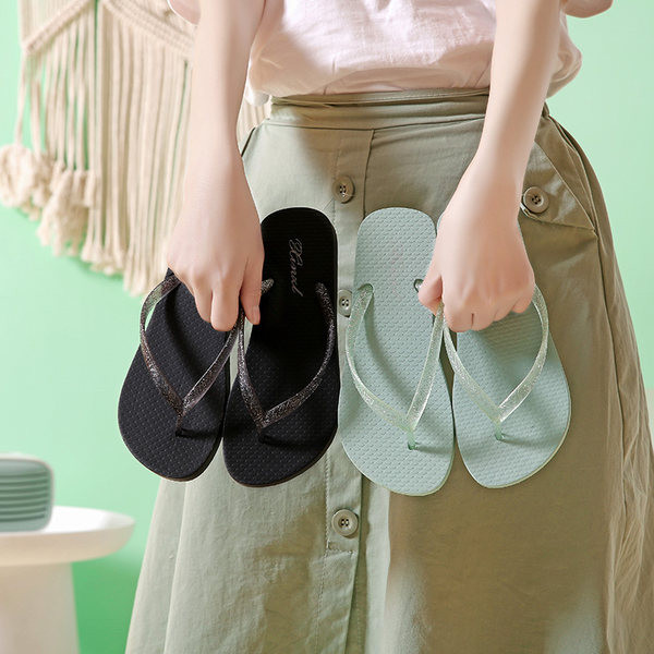 Șlapi de damă cu bretele din silicon și particule strălucitoare