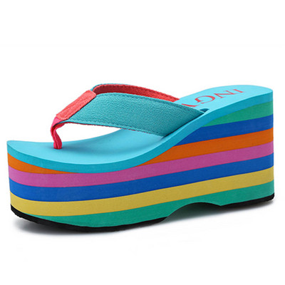 Moteriškos laisvalaikio šlepetės su aukšta platforma