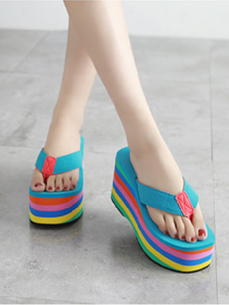 Moteriškos laisvalaikio šlepetės su aukšta platforma