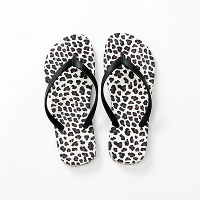 Νέο μοντέλο γυναικείες παντόφλες με επίπεδη σόλα κατάλληλες για το καλοκαίρι