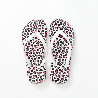 Νέο μοντέλο γυναικείες παντόφλες με επίπεδη σόλα κατάλληλες για το καλοκαίρι