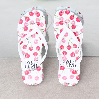 Νέο μοντέλο γυναικείες παντόφλες με επίπεδη σόλα κατάλληλες για το καλοκαίρι