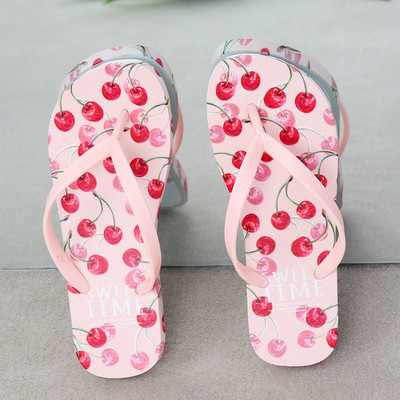 Νέο μοντέλο γυναικείες παντόφλες με επίπεδη σόλα κατάλληλες για το καλοκαίρι