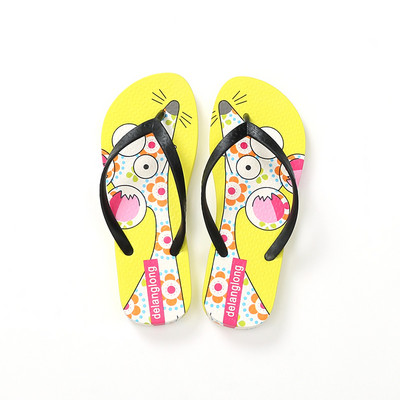 Νέο μοντέλο γυναικείες παντόφλες με επίπεδη σόλα κατάλληλες για το καλοκαίρι