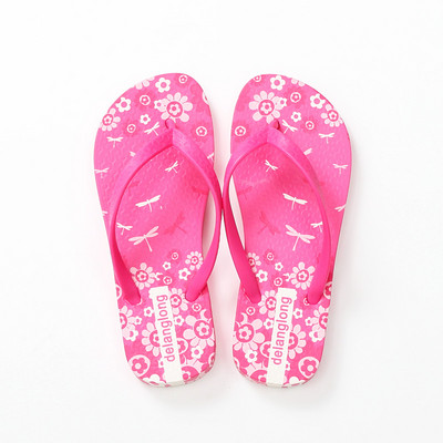 Νέο μοντέλο γυναικείες παντόφλες με επίπεδη σόλα κατάλληλες για το καλοκαίρι