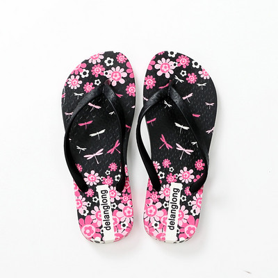 Νέο μοντέλο γυναικείες παντόφλες με επίπεδη σόλα κατάλληλες για το καλοκαίρι