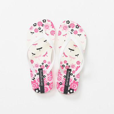 Νέο μοντέλο γυναικείες παντόφλες με επίπεδη σόλα κατάλληλες για το καλοκαίρι