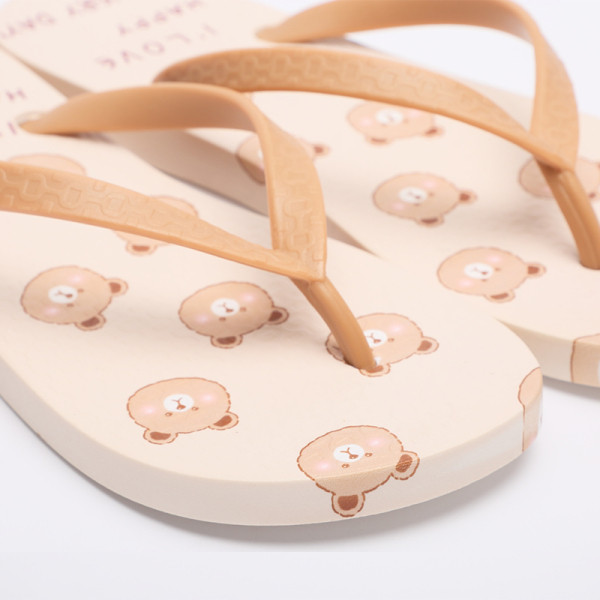 Νέο μοντέλο γυναικείες παντόφλες με επίπεδη σόλα κατάλληλες για το καλοκαίρι