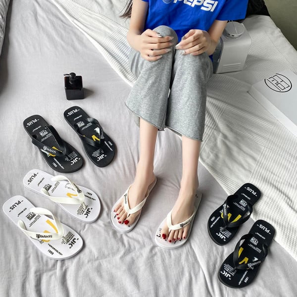 Ležerne japanke s natpisima