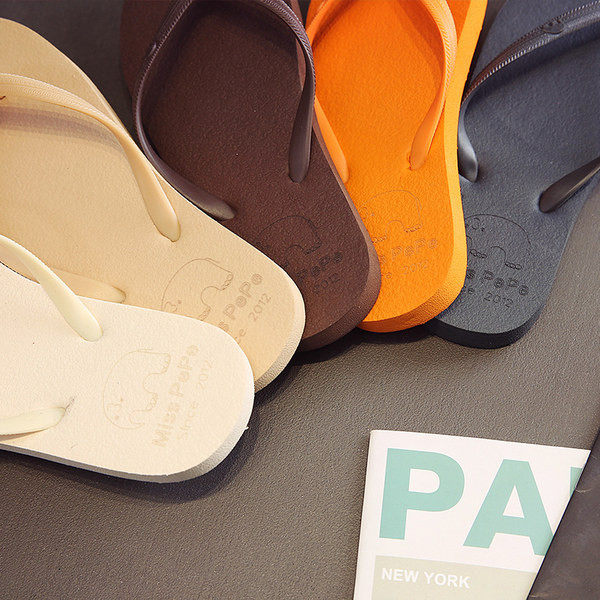 Γυναικείες σαγιονάρες σε διάφορα χρώματα