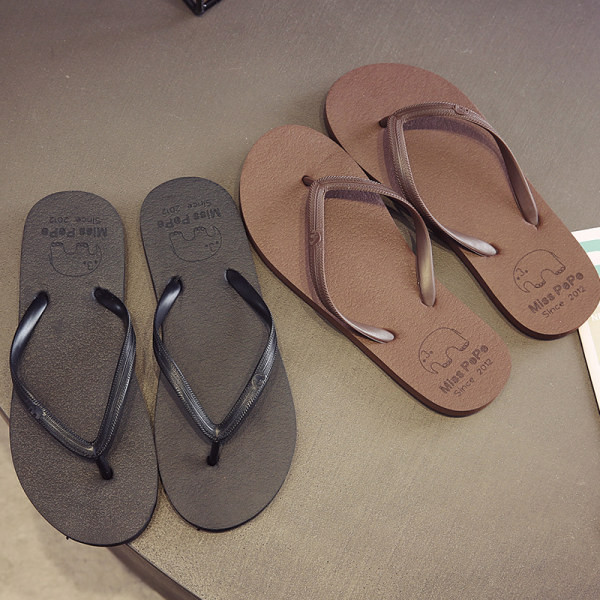 Γυναικείες σαγιονάρες σε διάφορα χρώματα