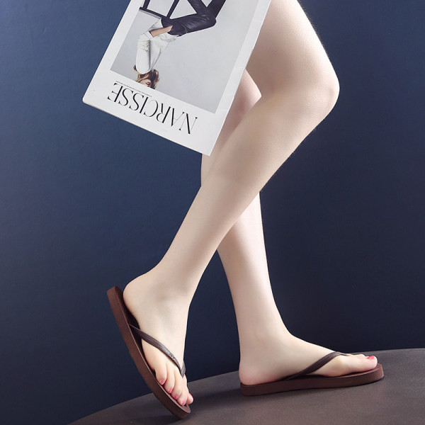 Γυναικείες σαγιονάρες σε διάφορα χρώματα