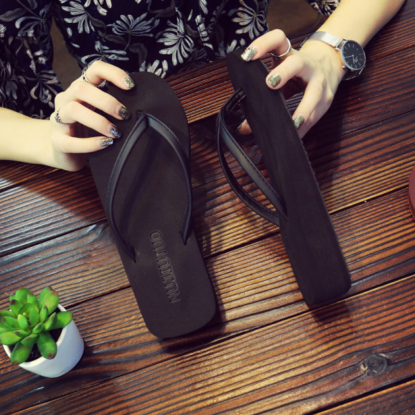 Aktuelne ženske papuče više modela