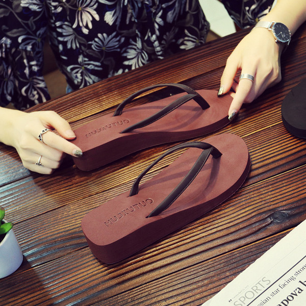 Aktuelne ženske papuče više modela