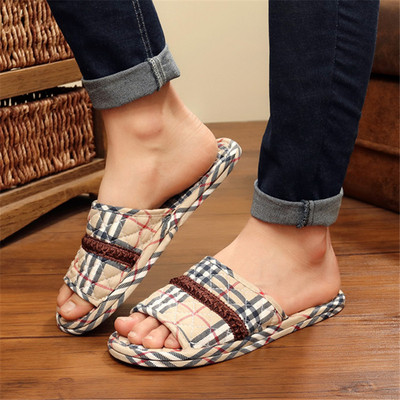 Papuci de dama cu model floral potriviti pentru vara