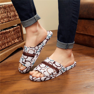 Papuci de dama cu model floral potriviti pentru vara