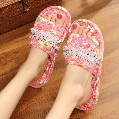 Papuci de dama cu model floral potriviti pentru vara