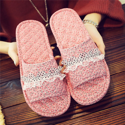 Papuci de dama cu model floral potriviti pentru vara