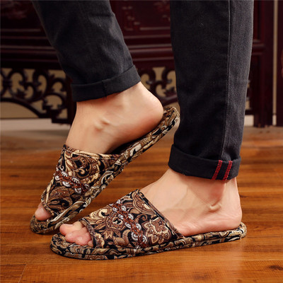 Papuci de dama cu model floral potriviti pentru vara