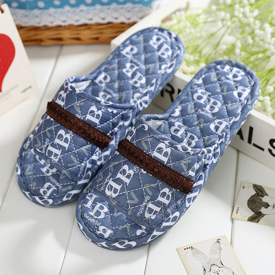 Papuci de dama cu model floral potriviti pentru vara