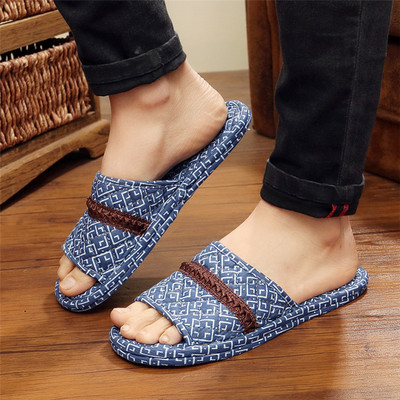 Papuci de dama cu model floral potriviti pentru vara