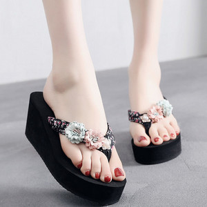 Παντόφλες μοντέρνες γυναίκες με τρισδιάστατο στοιχείο - διάφορα χρώματα