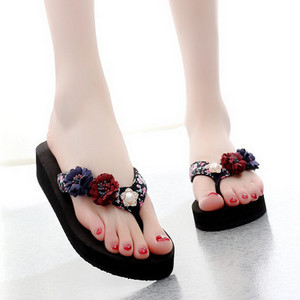 Παντόφλες μοντέρνες γυναίκες με τρισδιάστατο στοιχείο - διάφορα χρώματα