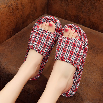 Καρό γυναικείες παντόφλες με επίπεδη σόλα σε διαφορετικά χρώματα