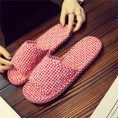 Καρό γυναικείες παντόφλες με επίπεδη σόλα σε διαφορετικά χρώματα