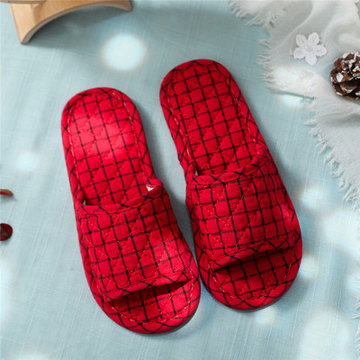 Καρό γυναικείες παντόφλες με επίπεδη σόλα σε διαφορετικά χρώματα