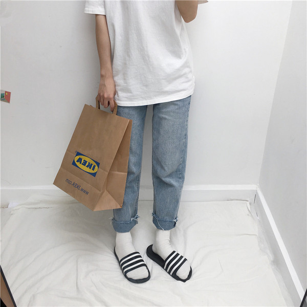 Must-valged triibulised naiste sussid