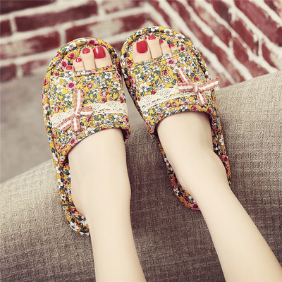 Papuci de vara de dama cu model floral si talpa plata