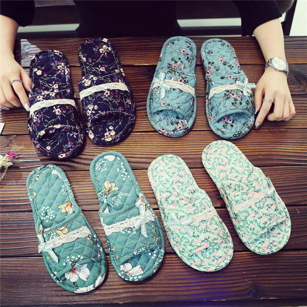 Papuci de vara de dama cu model floral si talpa plata