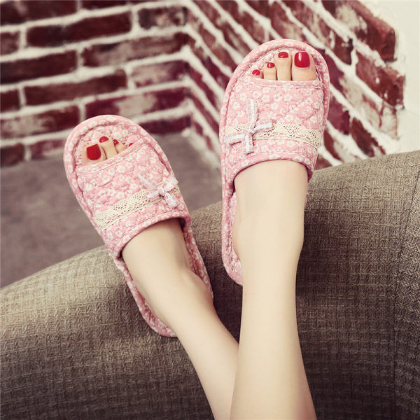 Papuci de vara de dama cu model floral si talpa plata