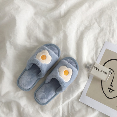 Παντόφλες για γυναίκες με κεντήματα και επίπεδη σόλα