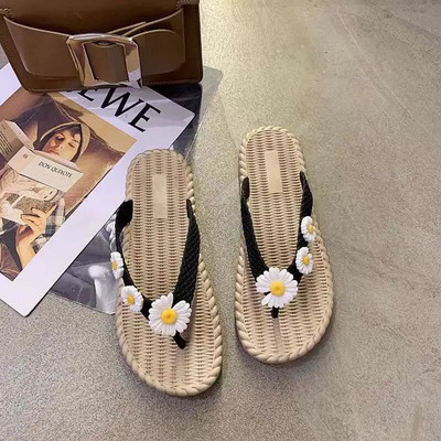 Παντόφλες casual γυναίκες με τρισδιάστατο στοιχείο - δύο μοντέλα