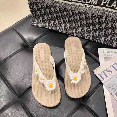 Παντόφλες casual γυναίκες με τρισδιάστατο στοιχείο - δύο μοντέλα