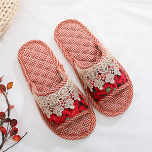 Papuci de damă colorați cu talpă plată