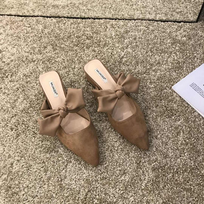 Papuci ascuțiți pentru femei cu panglică