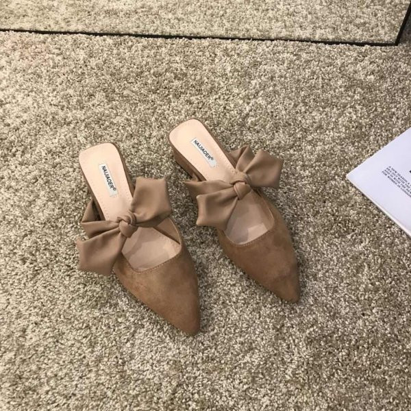 Papuci ascuțiți pentru femei cu panglică