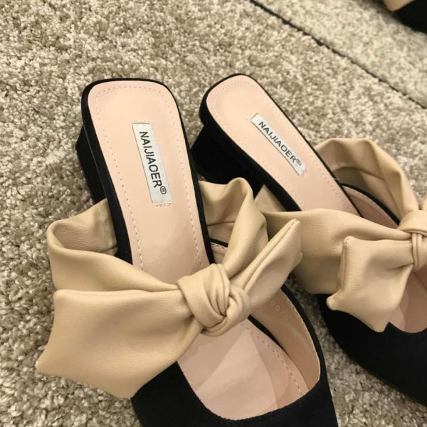 Papuci ascuțiți pentru femei cu panglică