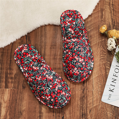 Γυναικείες παντόφλες σε διαφορετικά χρώματα και επίπεδη σόλα