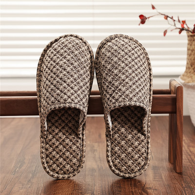 Γυναικείες παντόφλες σε διαφορετικά χρώματα και επίπεδη σόλα